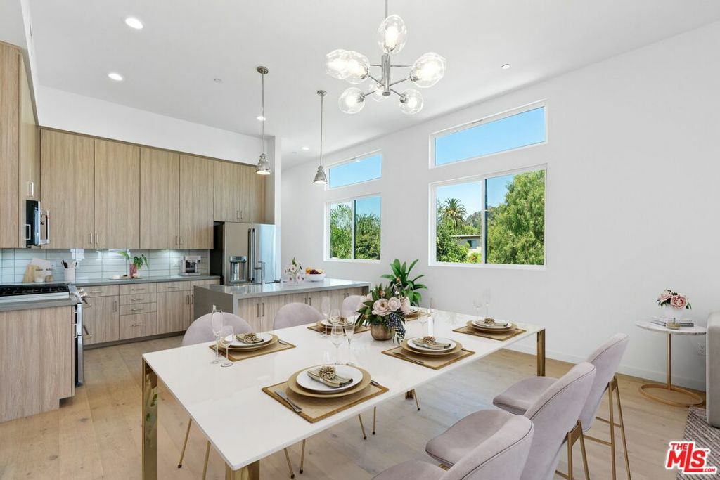 Property Photo:  1746 N Garfield Place 203  CA 90028 