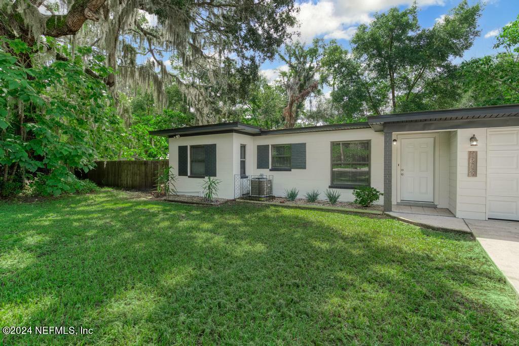 Property Photo:  2215 Silver Lake Drive  FL 32177 