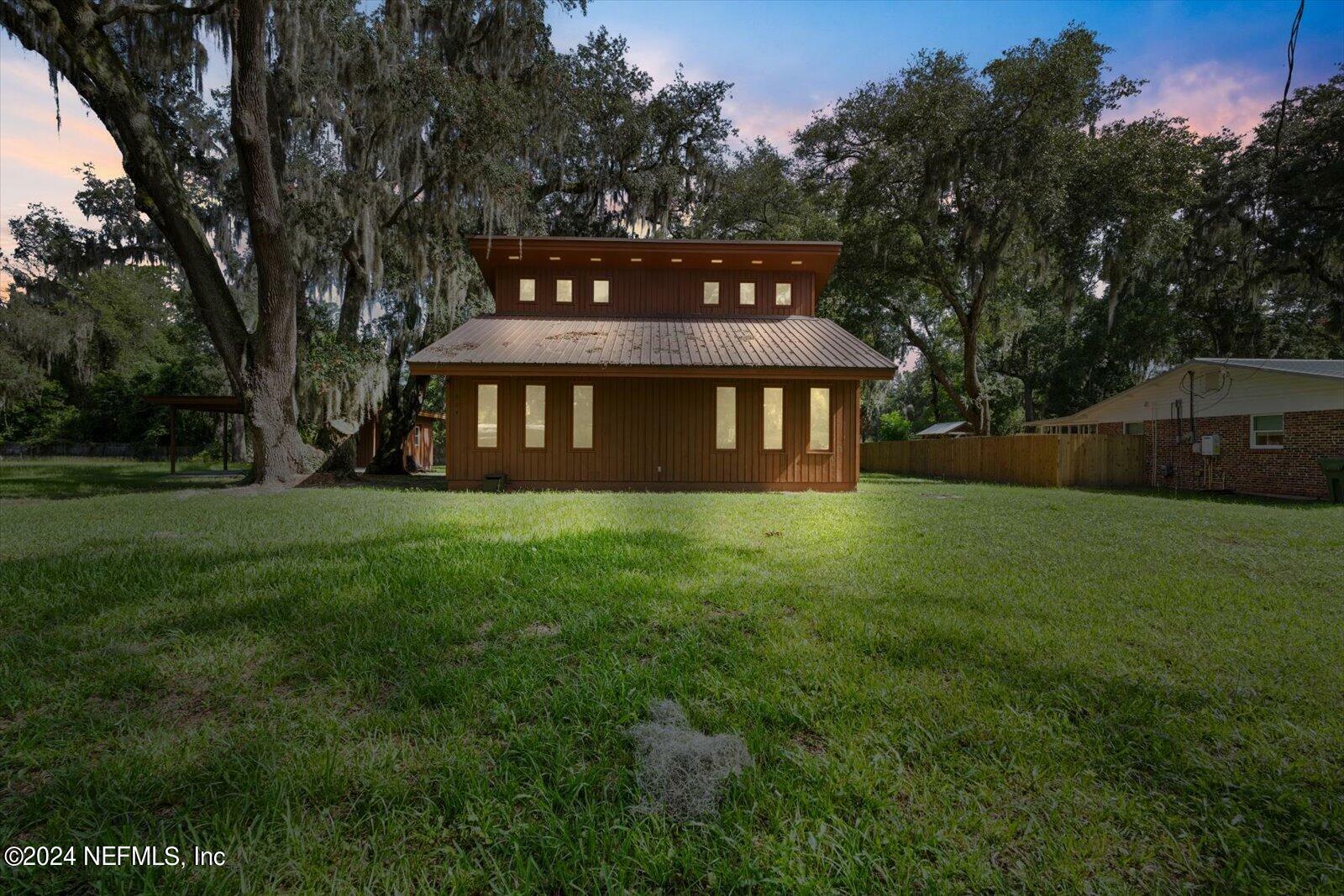 Property Photo: 204 Westover Circle FL 32137