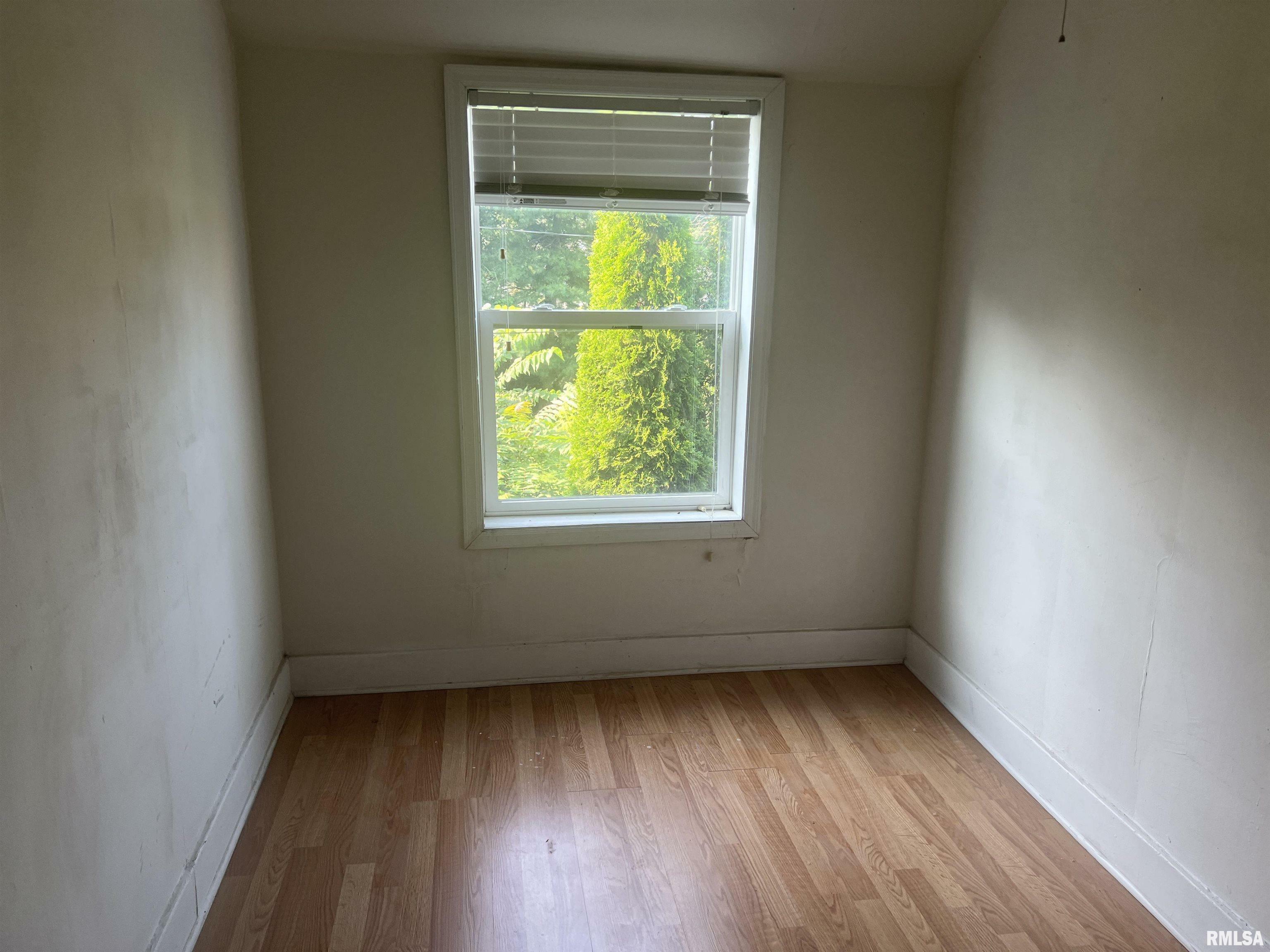 Property Photo:  2323 Roosevelt Street  IA 52732 