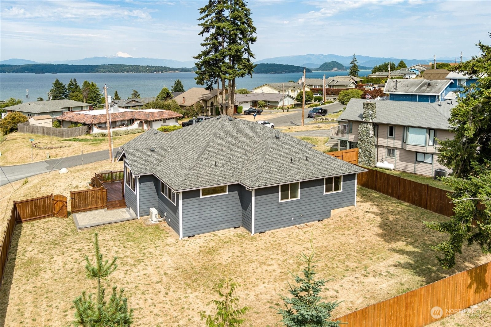 Property Photo:  516  Birch Street  WA 98277 