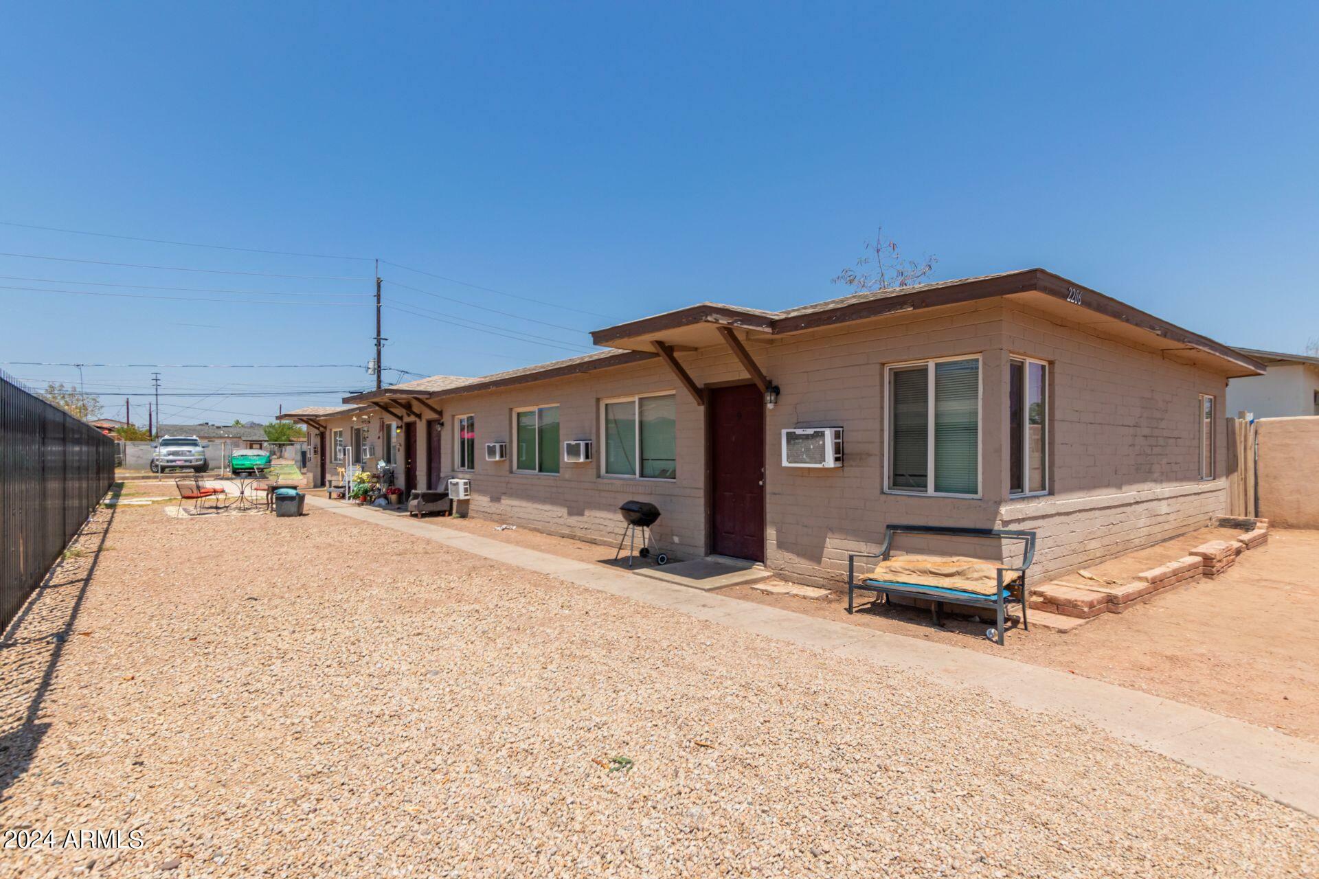 Property Photo:  2206 E Taylor Street  AZ 85006 