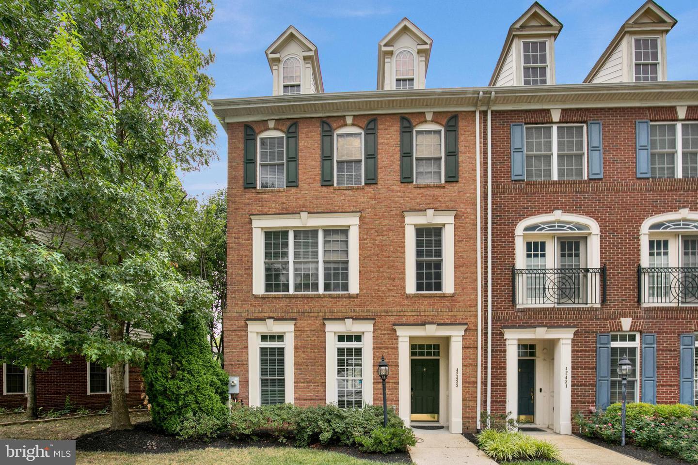 Property Photo: 42433 Greenside Drive VA 20148
