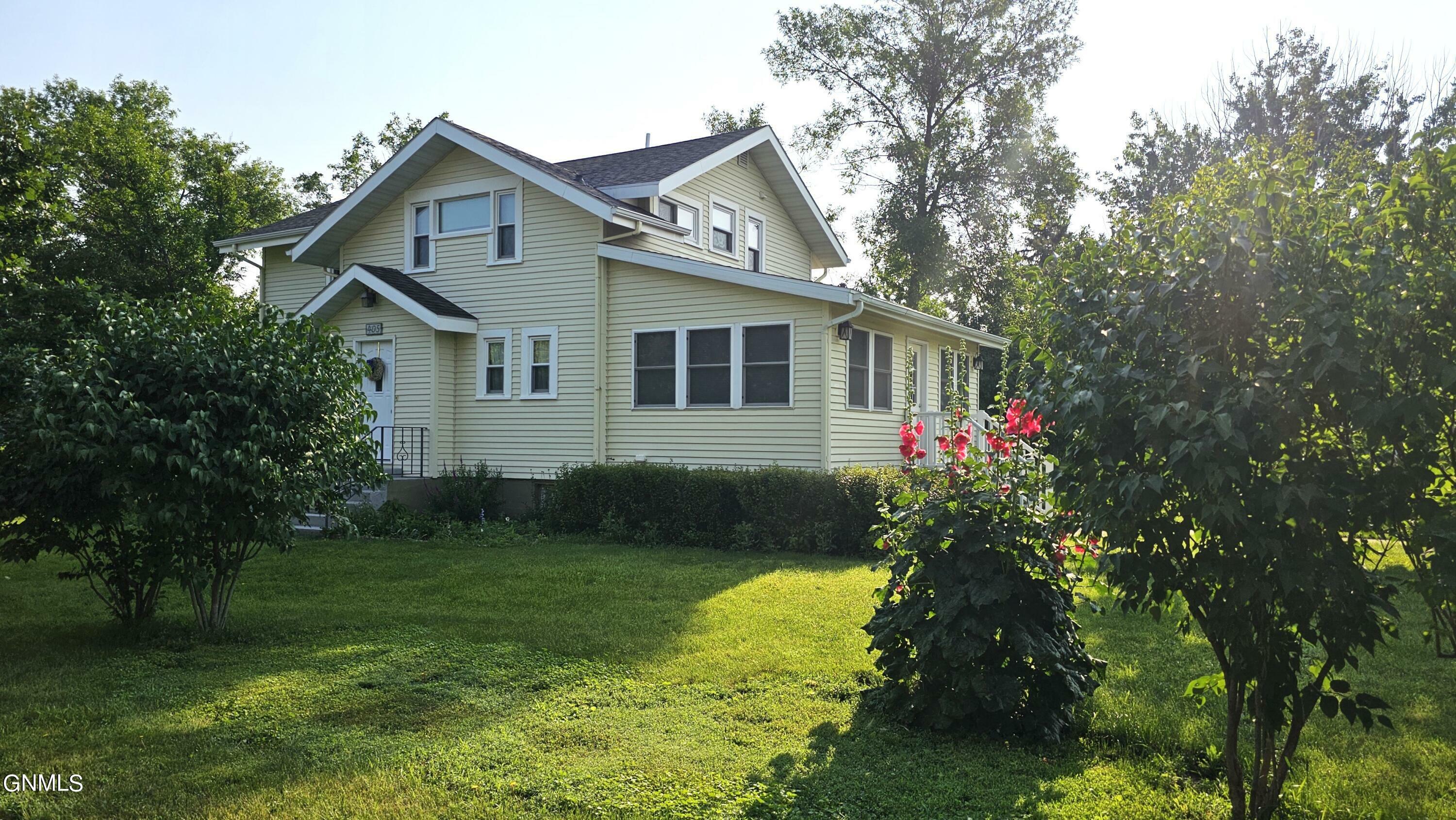 Property Photo:  405 5th Avenue S  ND 58436 