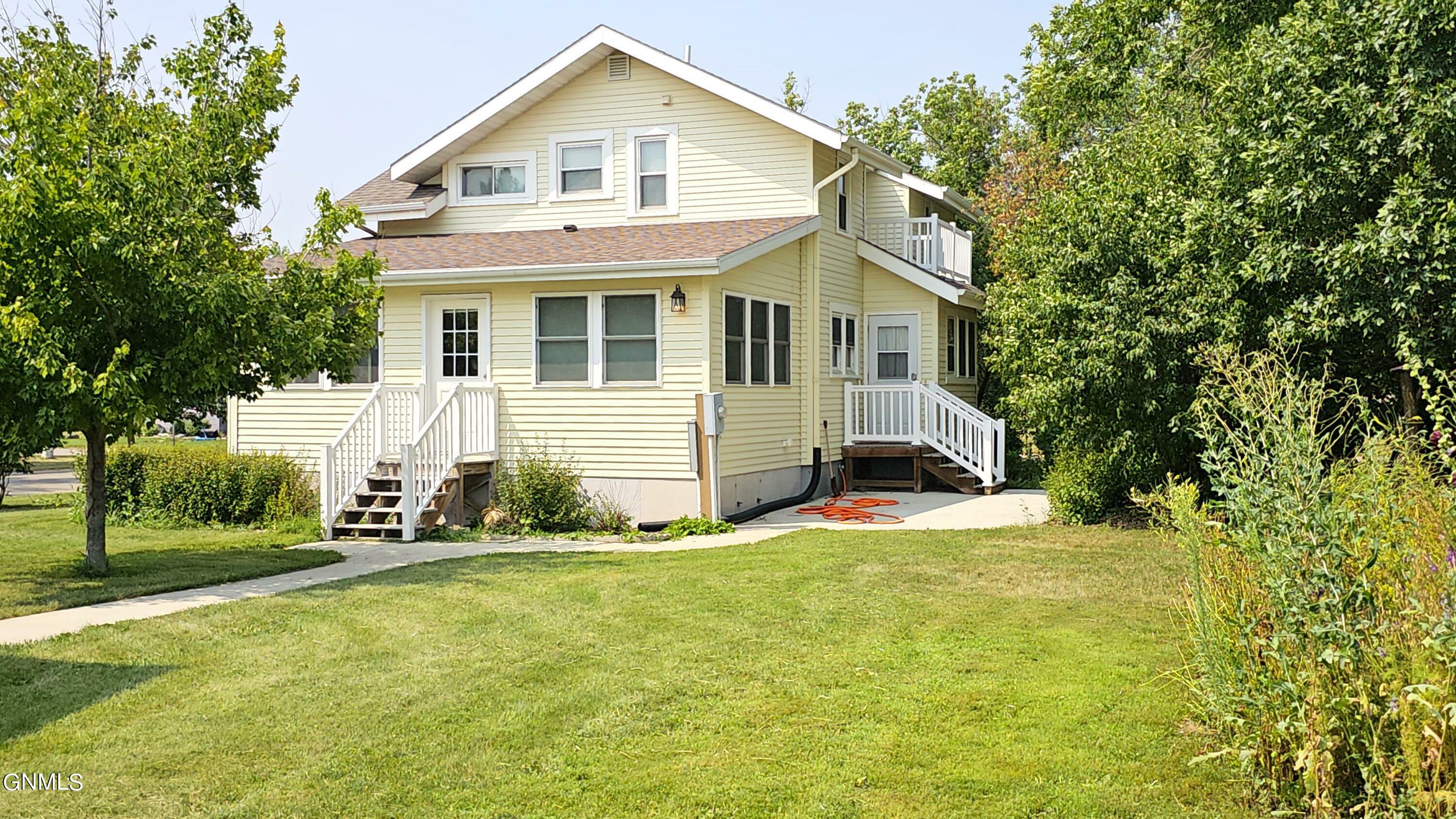 Property Photo:  405 5th Avenue S  ND 58436 