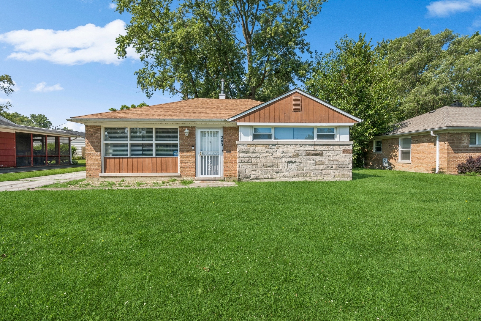 Property Photo:  203 Mantua Street  IL 60466 