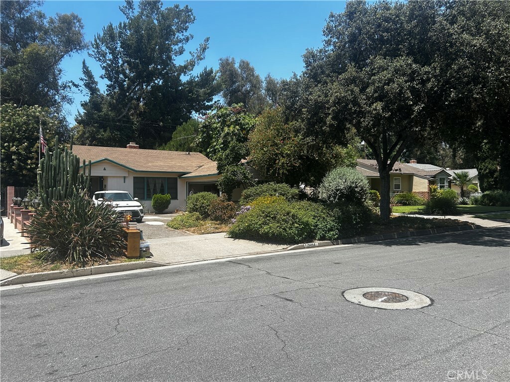 Property Photo:  2414 Alona Street  CA 92706 