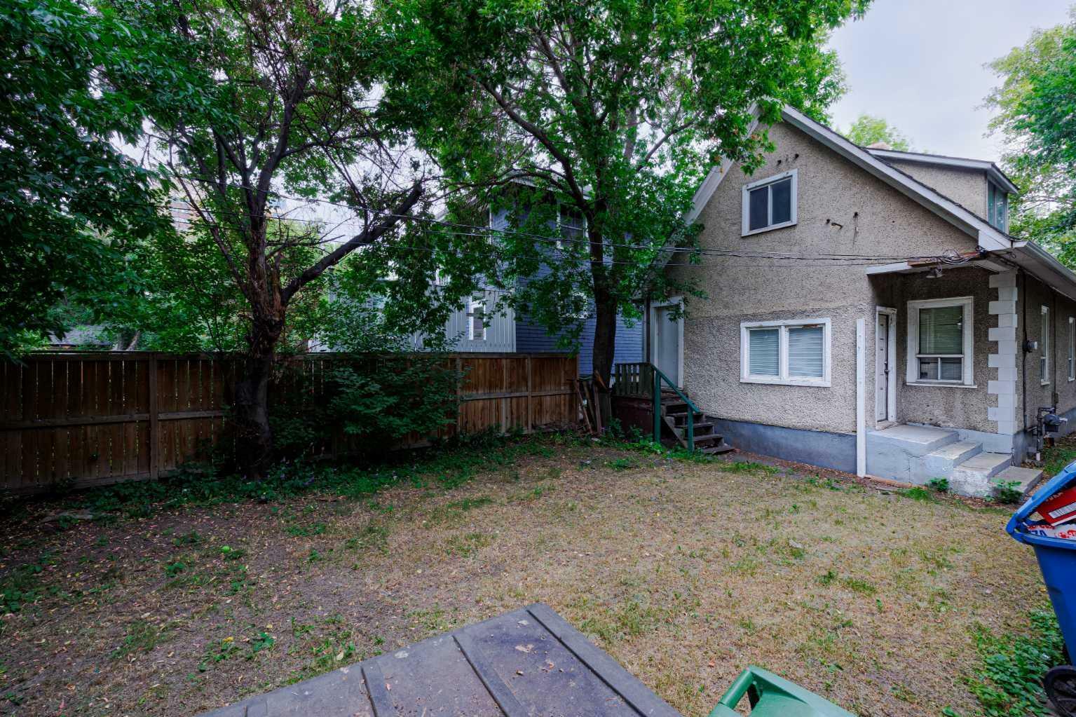 Photo de la propriété:  849 McPherson Road NE  AB T2E 4Z6 