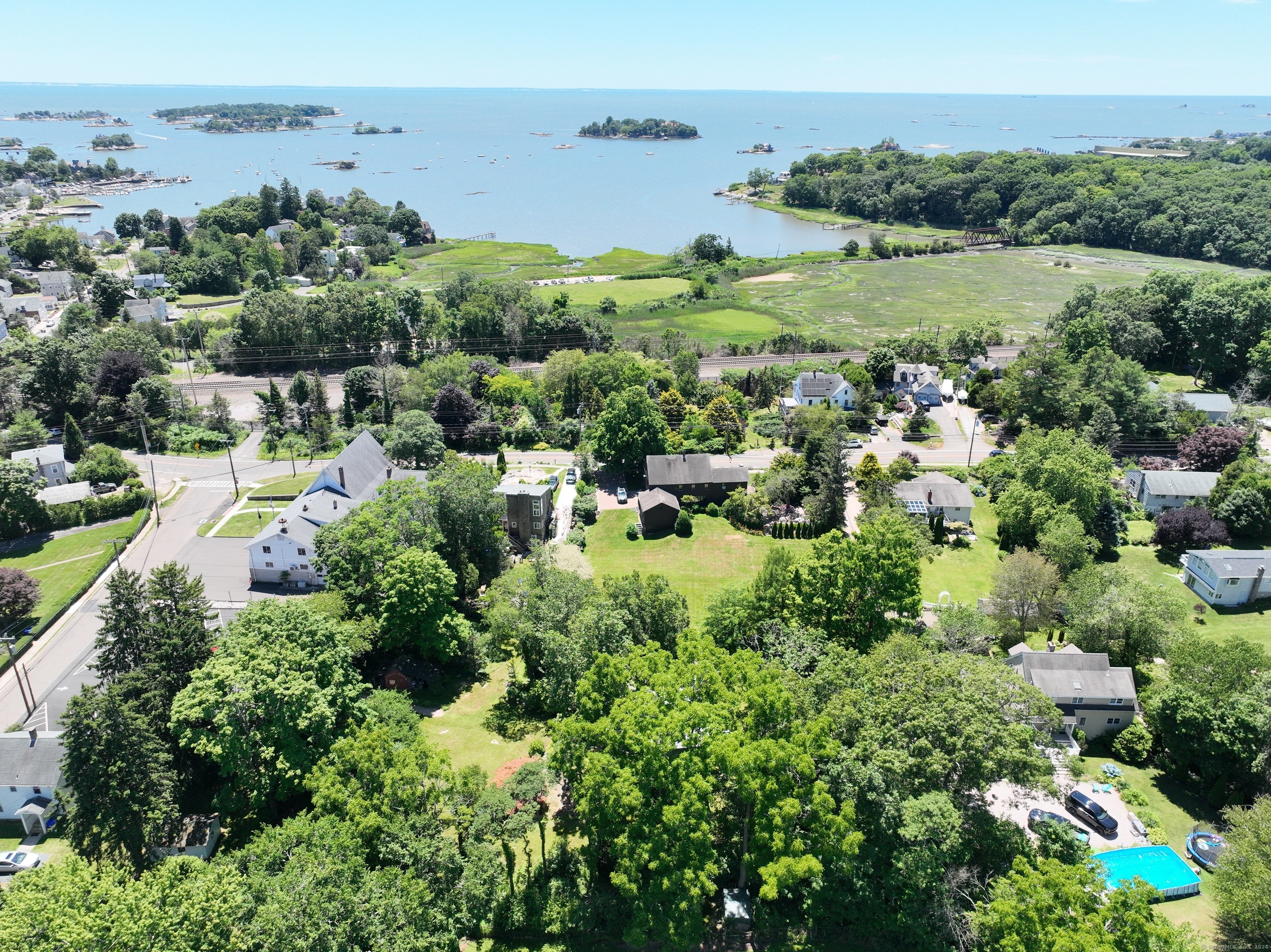 Property Photo:  70 Thimble Island Road  CT 06405 