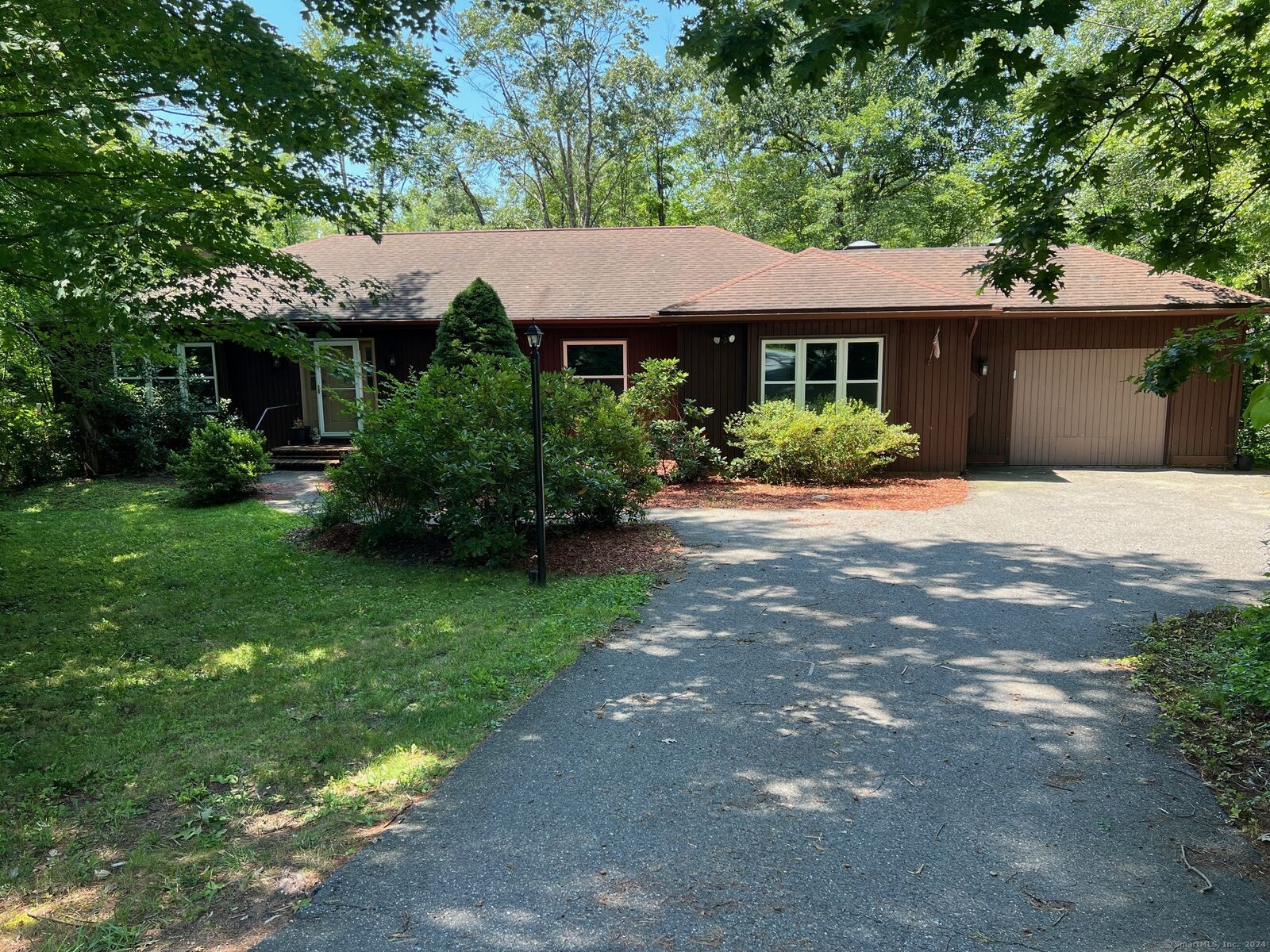 Property Photo: 48 Brynmoor Court CT 06756