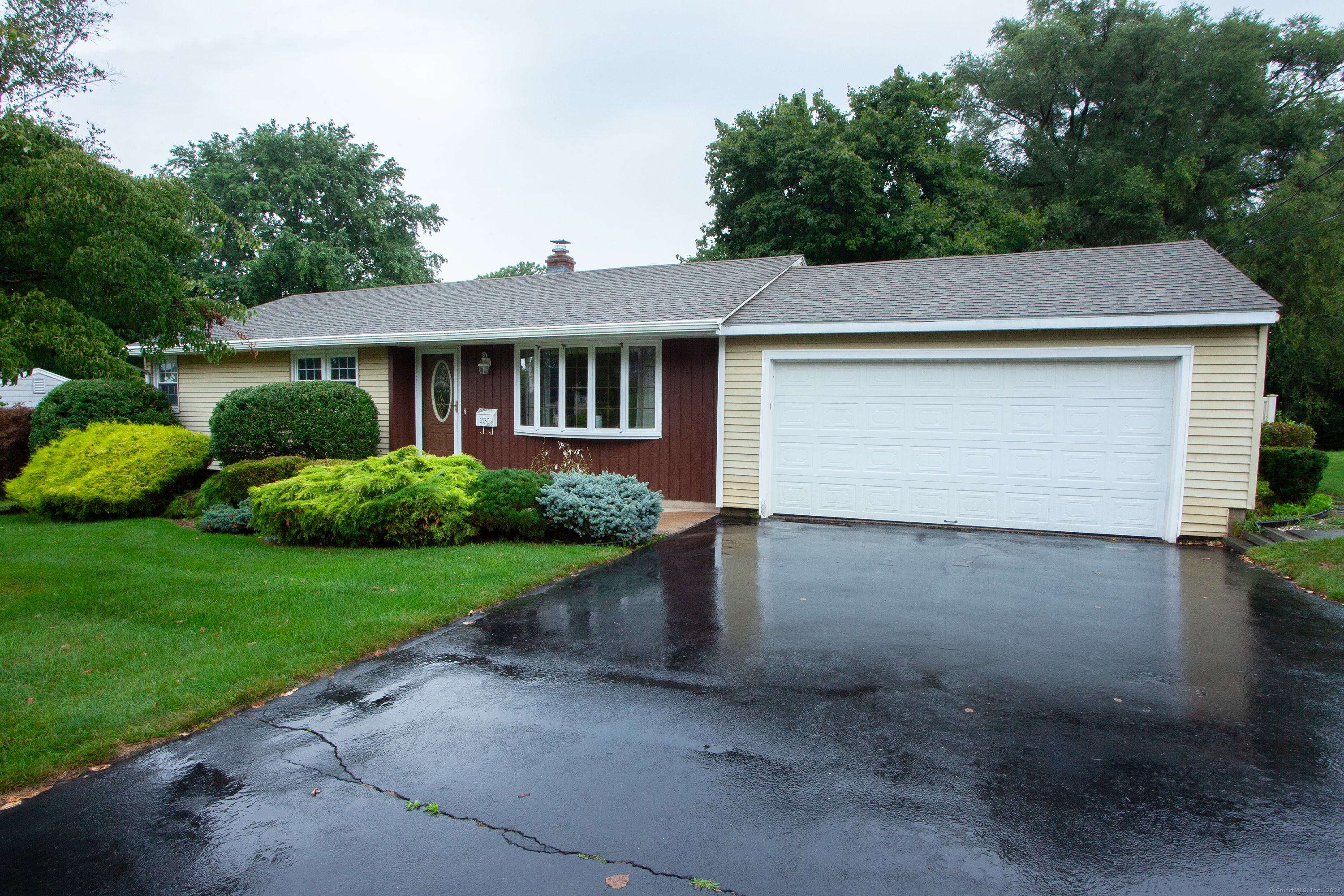 Property Photo:  250 Contour Drive  CT 06410 