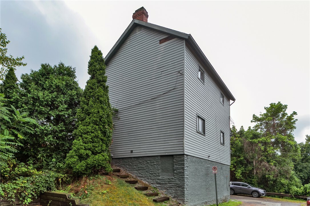 Property Photo:  211 Short St  PA 15012 