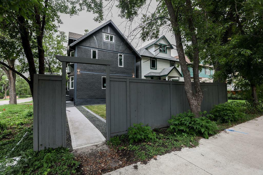 Photo de la propriété:  163 Harrow Street  MB R3Y 0K8 