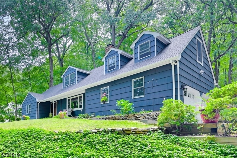 Property Photo:  65 Turtleback Rd  NJ 07853 