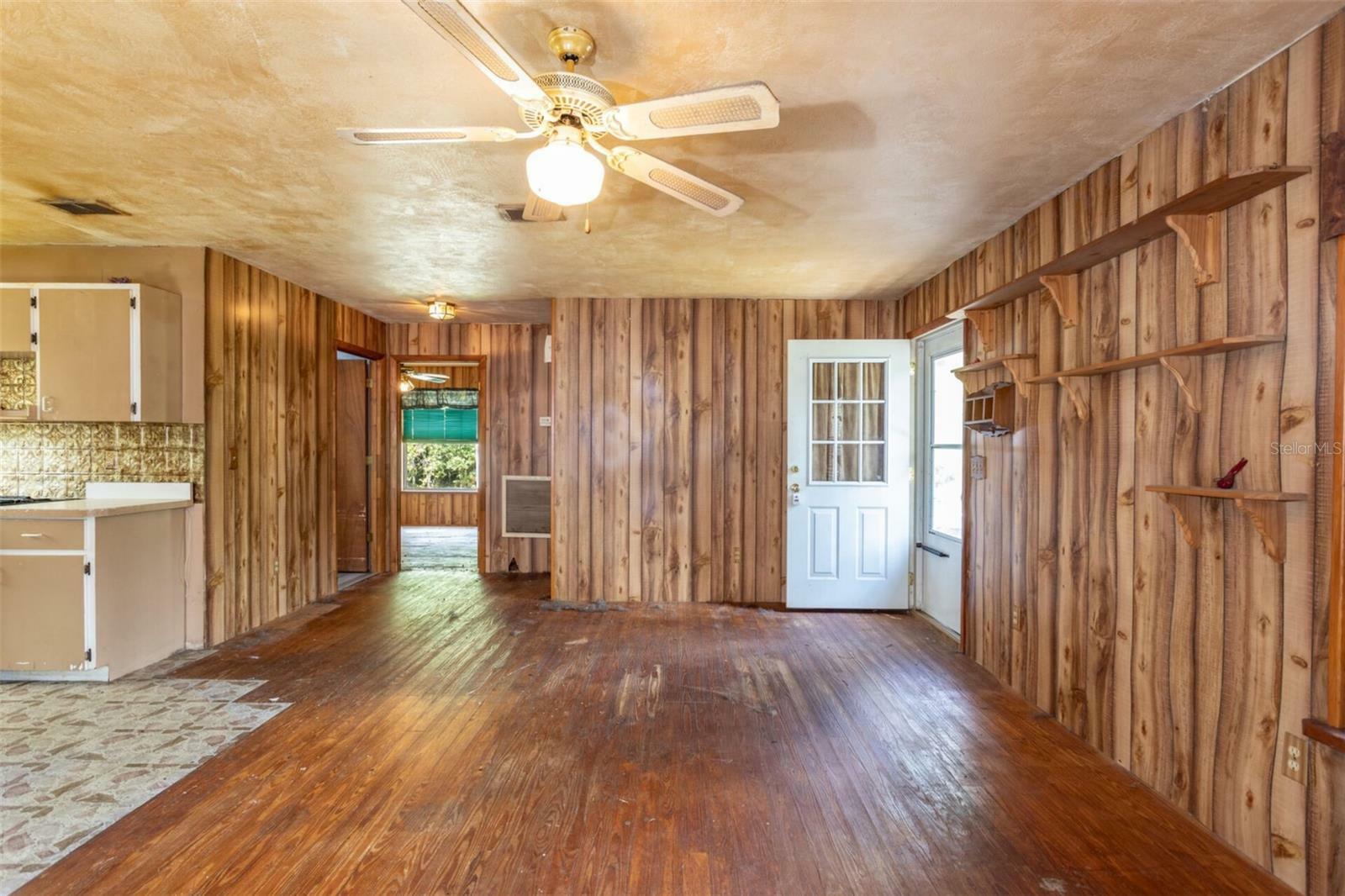 Property Photo:  1406 Papaya Street  FL 32110 