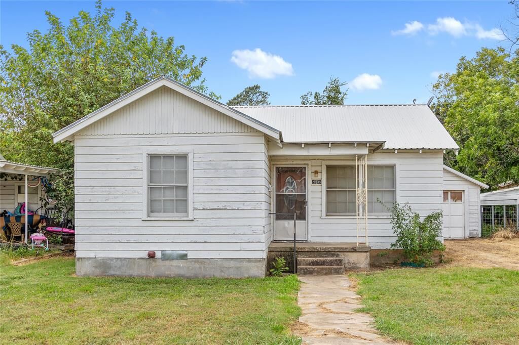 Property Photo: 2505 Vine Street TX 76801