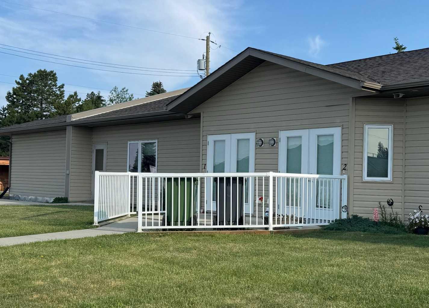 Property Photo: 5414 51 Street 2 AB T0C 2J0
