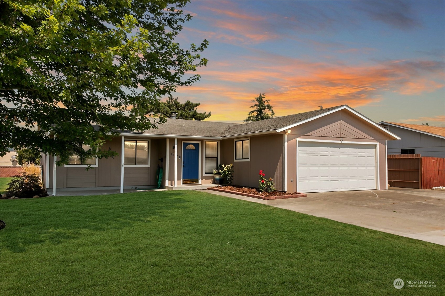 Property Photo:  1687 S Wallace Street  WA 98837 