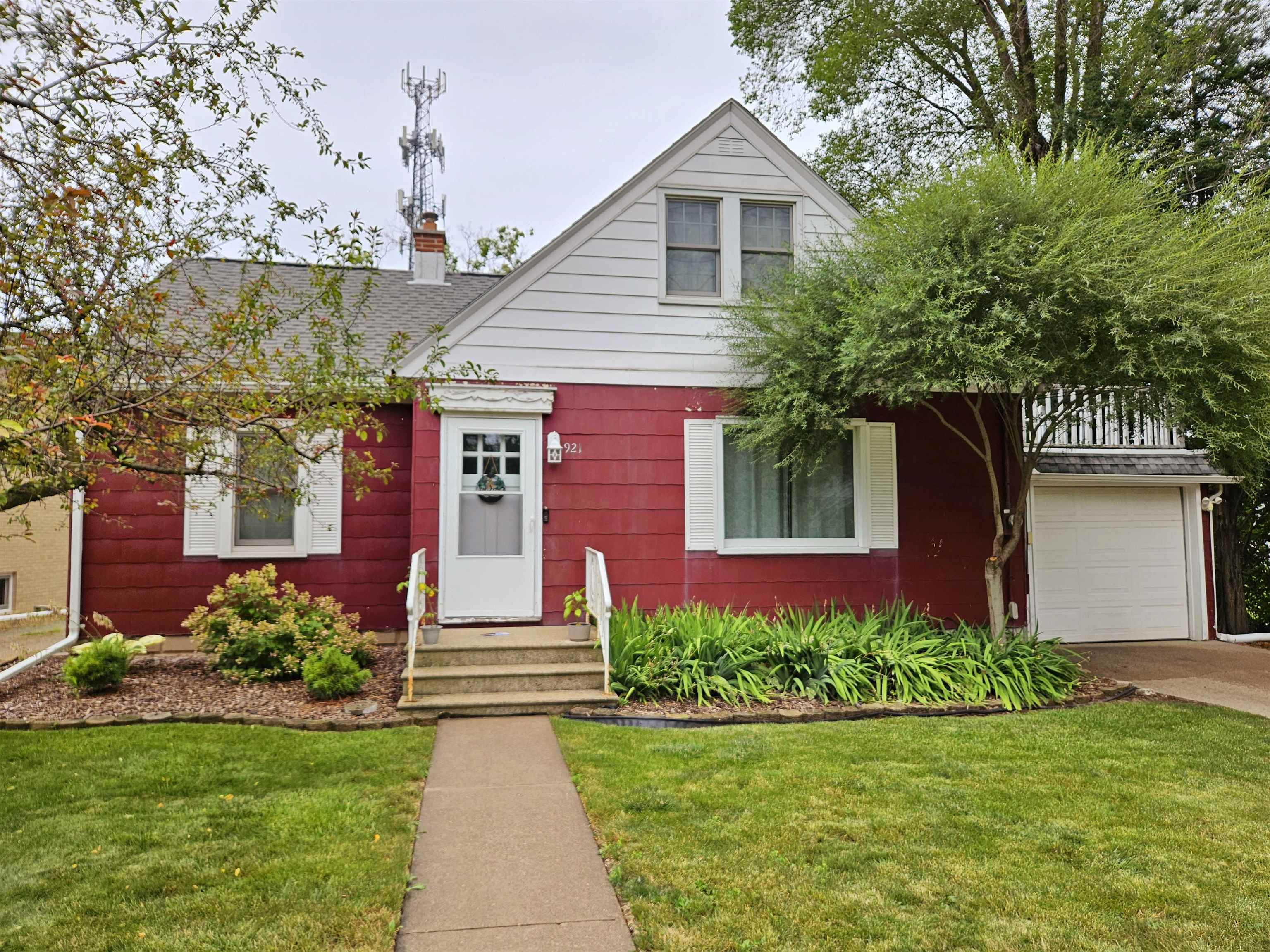 Property Photo:  921 Desnoyer Street  WI 54130 