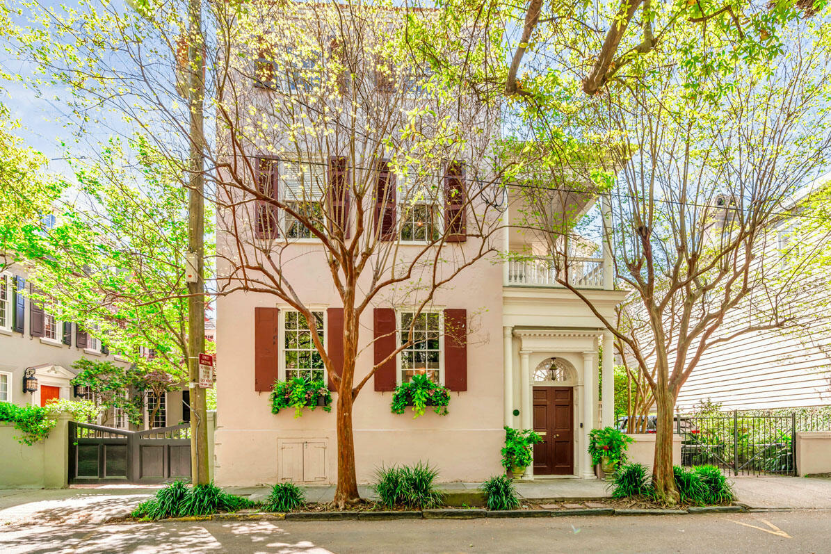 11 Montagu Street  Charleston SC 29401 photo