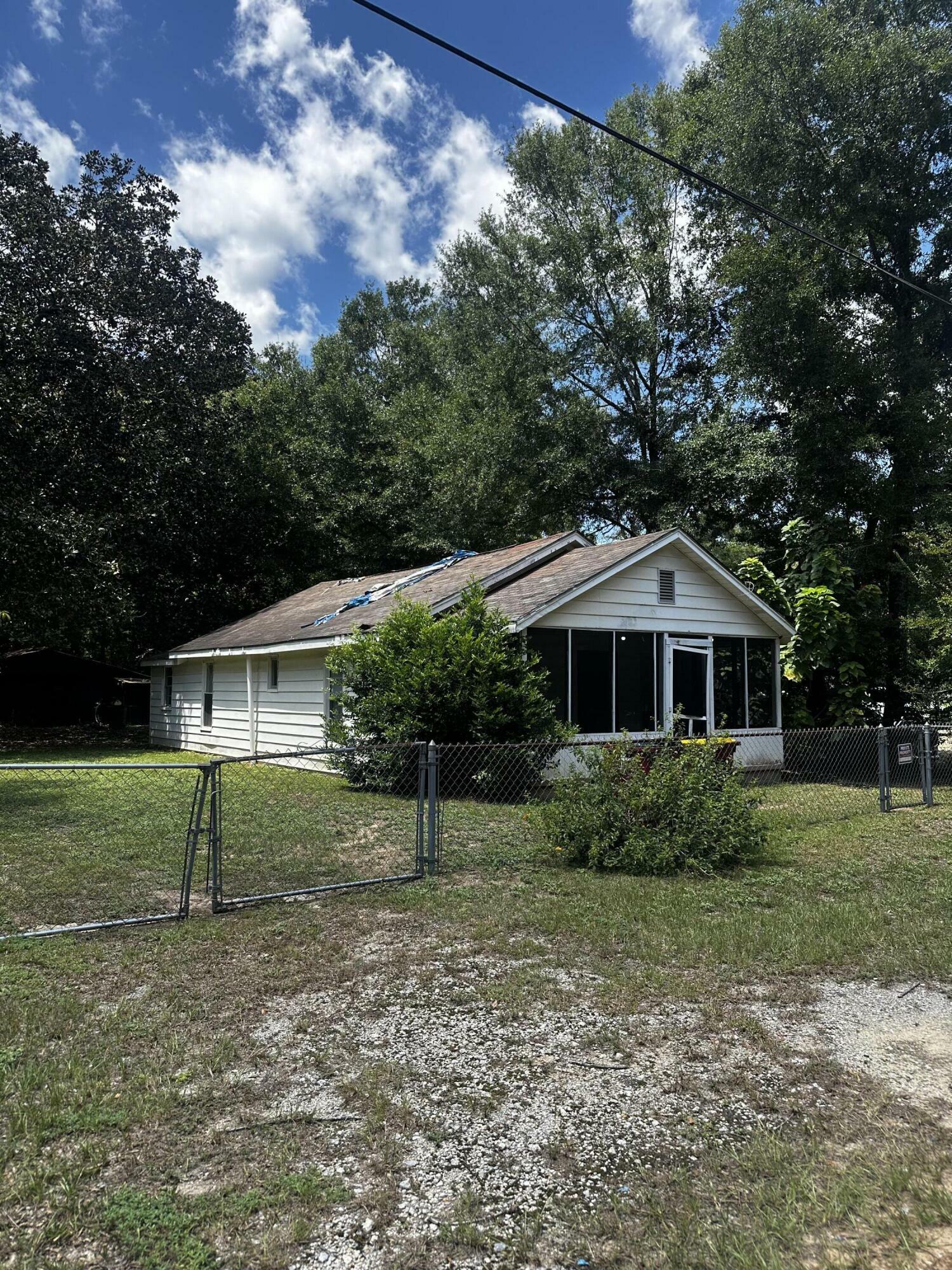 Property Photo: 1018 S Wilson Street FL 32536