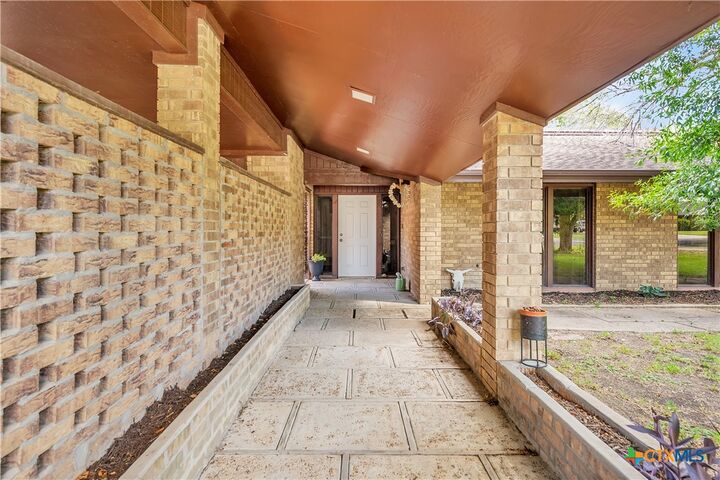 Property Photo: 602 White Oak Lane TX 76548