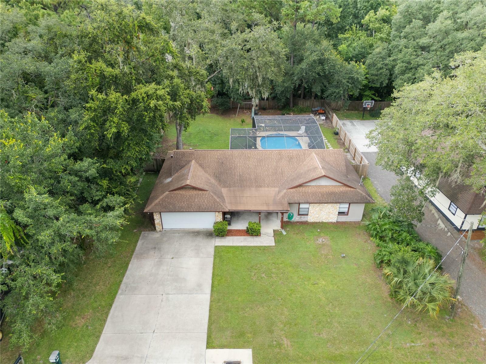 Property Photo:  628 Sailfish Road  FL 32708 