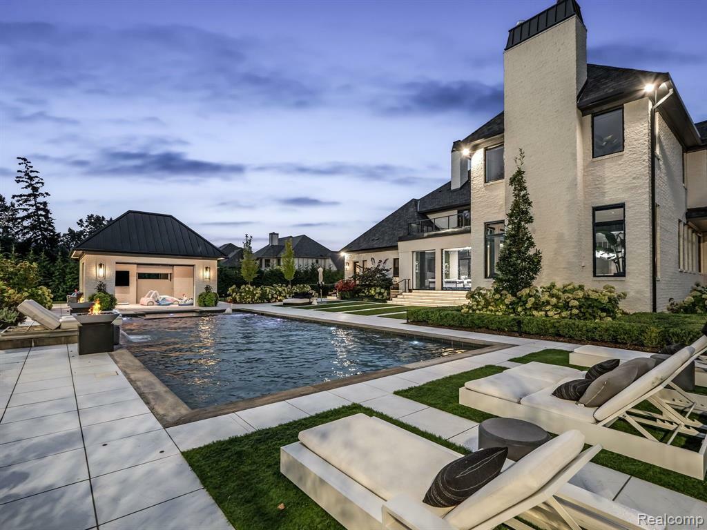 Property Photo: 20910 Turnberry Boulevard MI 48167 2197