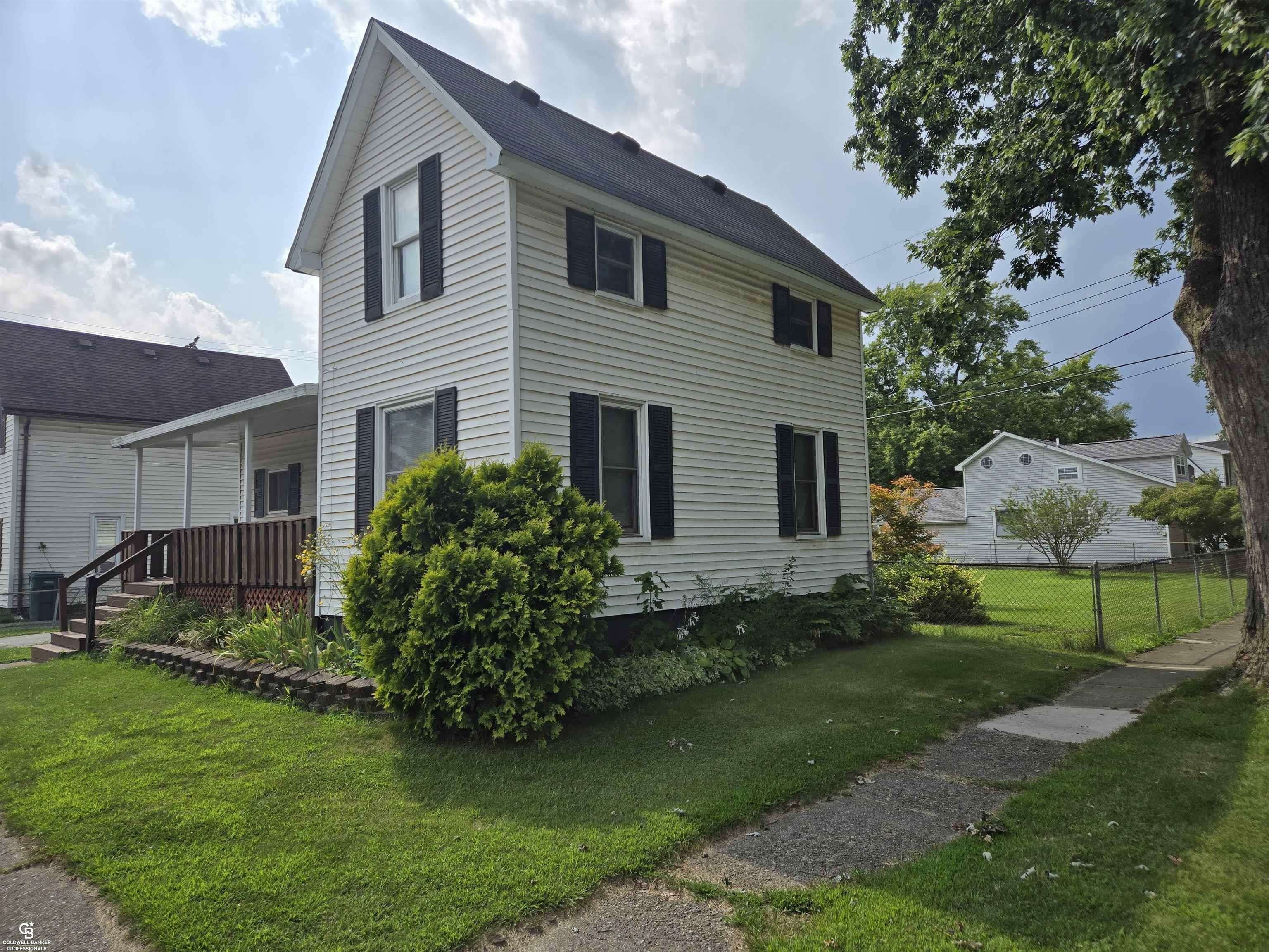 Property Photo:  106 Pope Street  MI 48446 