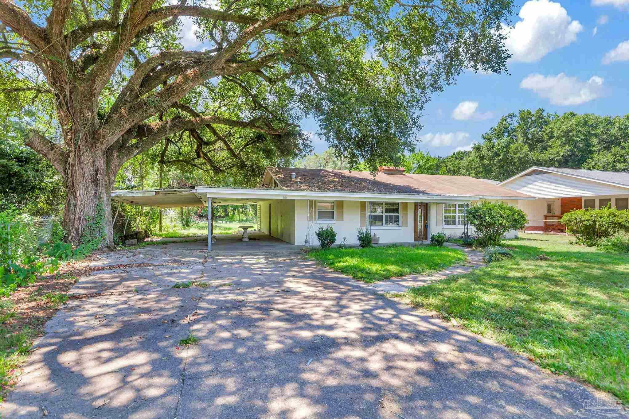 Property Photo:  1955 Lansing Dr  FL 32504 