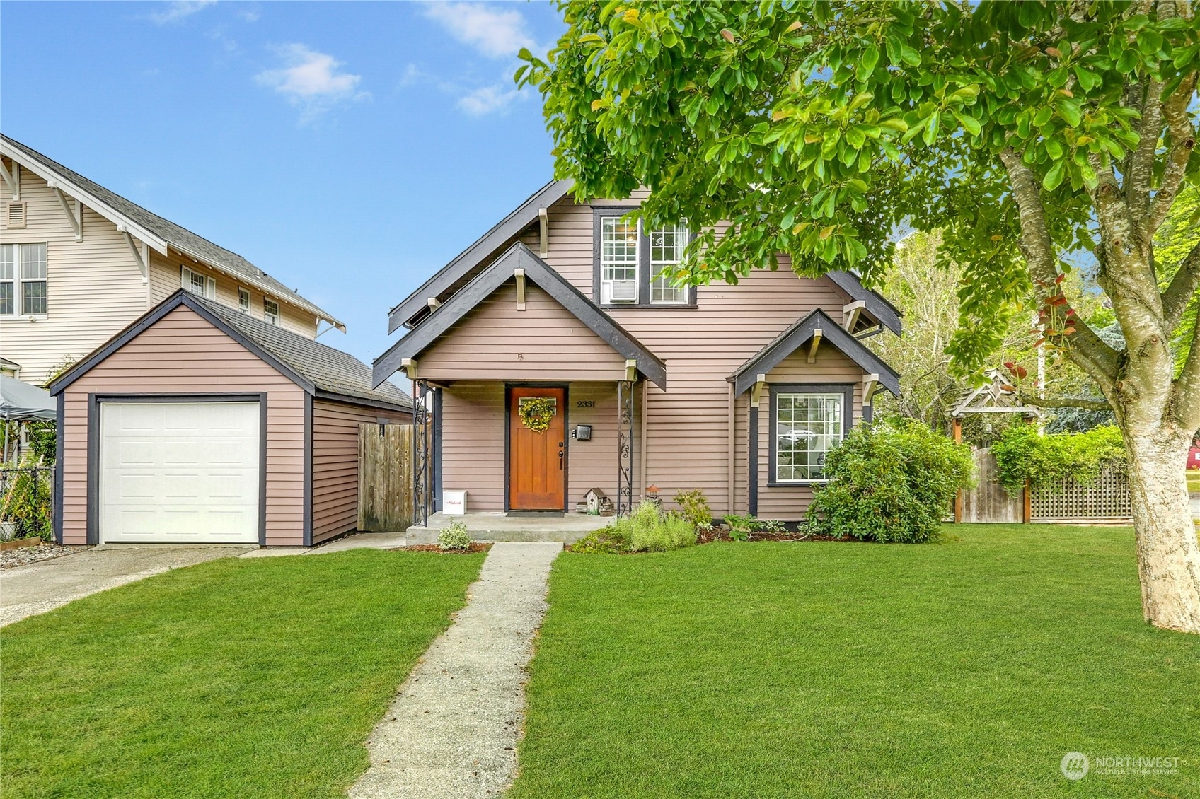 Property Photo:  2331 Oakes Avenue  WA 98201 