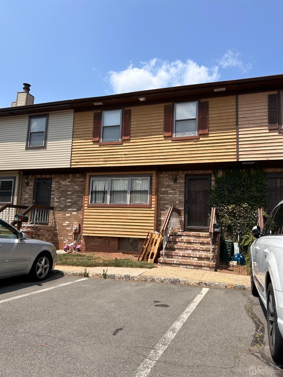 Property Photo:  304 Merrywood Drive  NJ 08817 