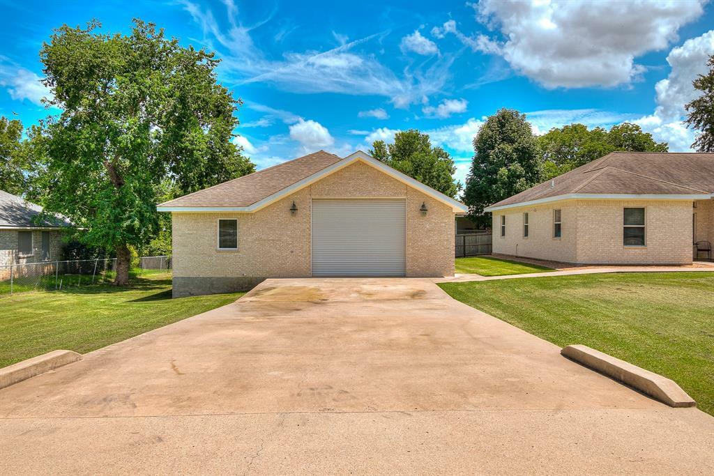 Property Photo:  610 Moonwalk Street  TX 77356 