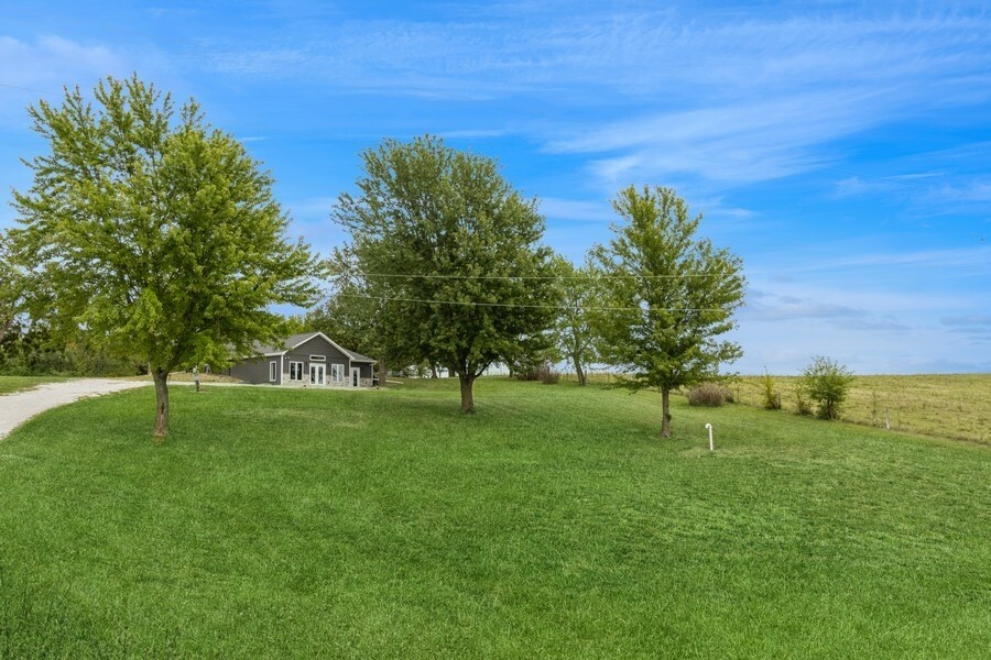 Property Photo:  21225 County Road R45 Highway  IA 50210 