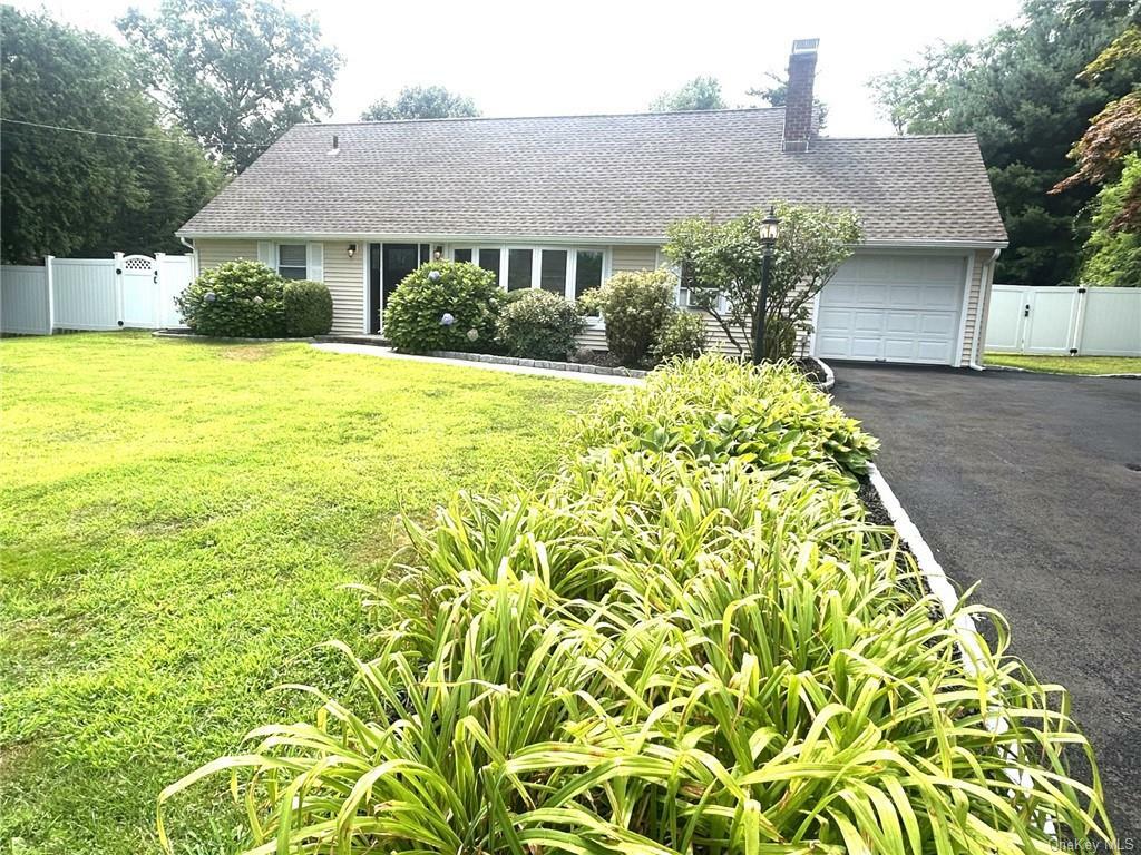 Property Photo:  49 S Manor Drive  NY 10603 