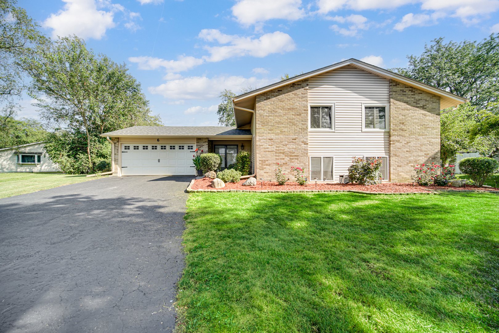 Property Photo: 6 Charlotte Court IL 60440