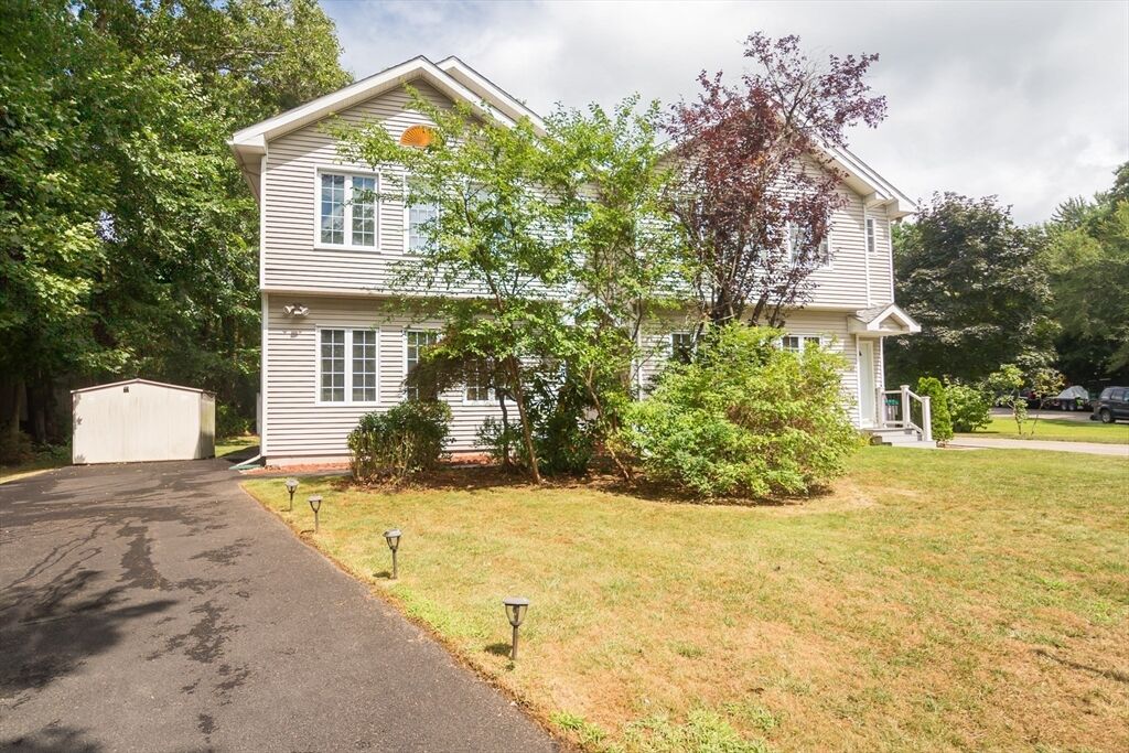 Property Photo:  11 Stillman Cir 11  MA 01760 