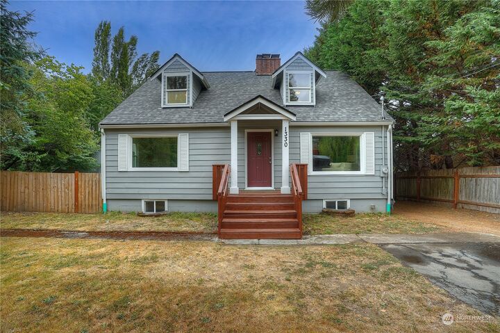 Property Photo:  1330 Pottery Avenue  WA 98366 