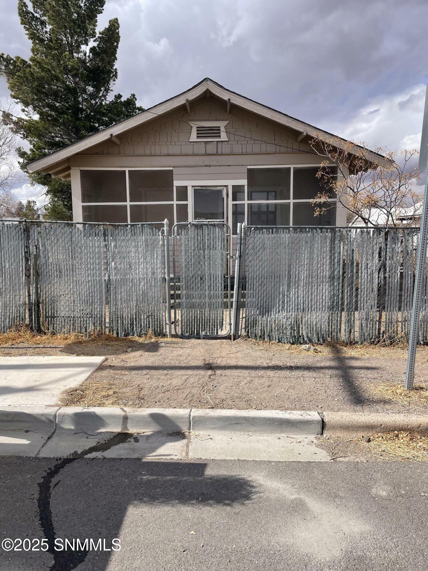 Property Photo:  413 High Street  NM 88045 