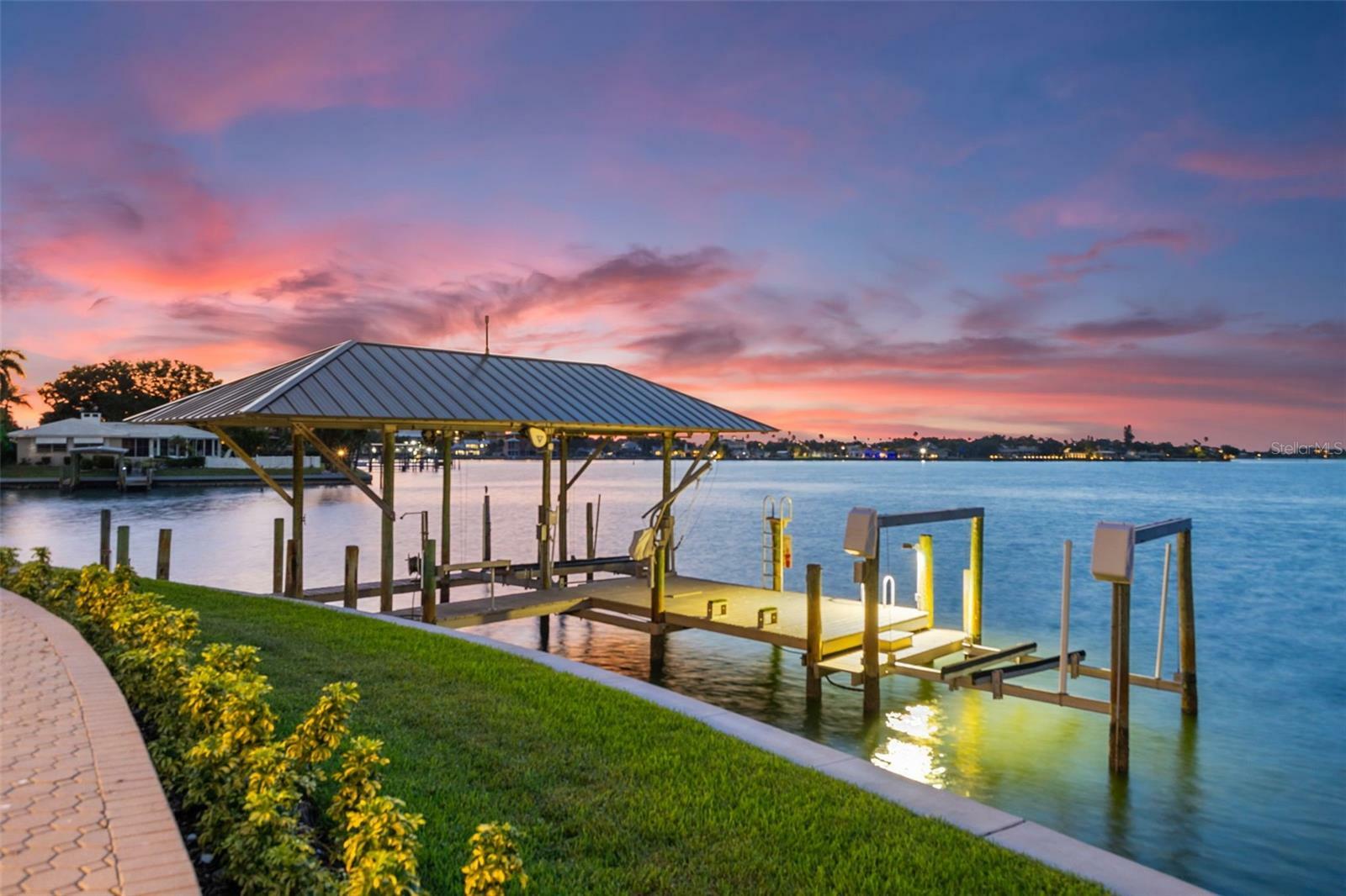 Property Photo:  900 Harbor Island  FL 33767 