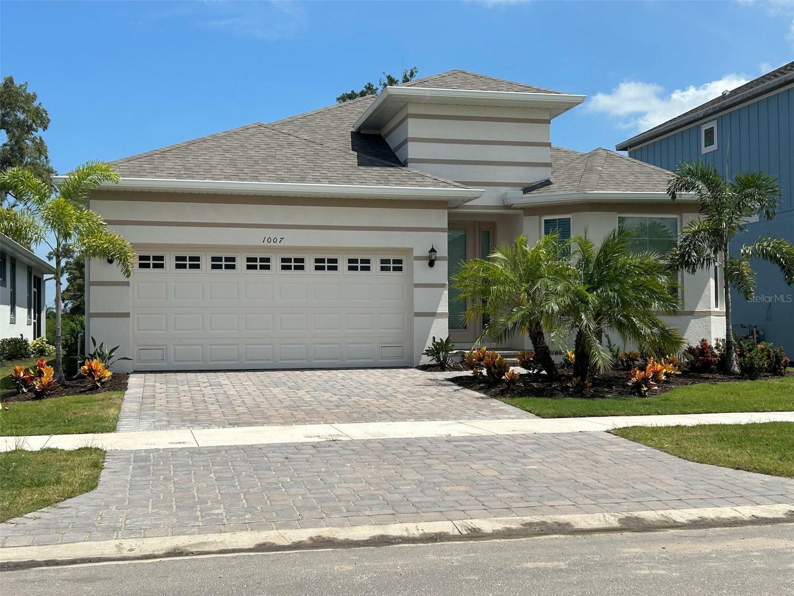 Property Photo:  1007 Signet Drive  FL 33572 