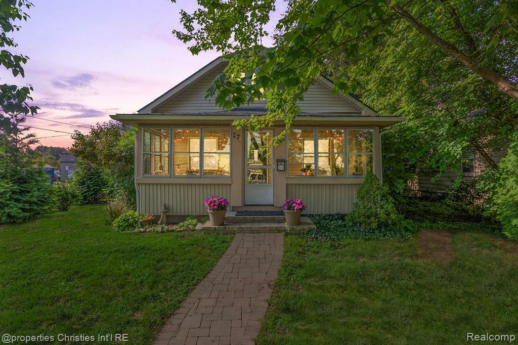 Property Photo: 27 Nakota Street MI 48017 2048