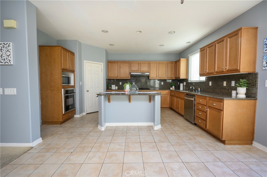 Property Photo:  41018 Crimson Pillar Lane  CA 92532 