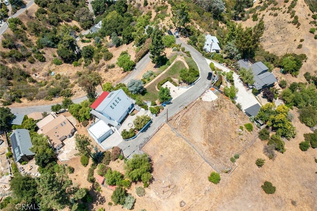 Property Photo:  1914 Flathead Trail  CA 91301 