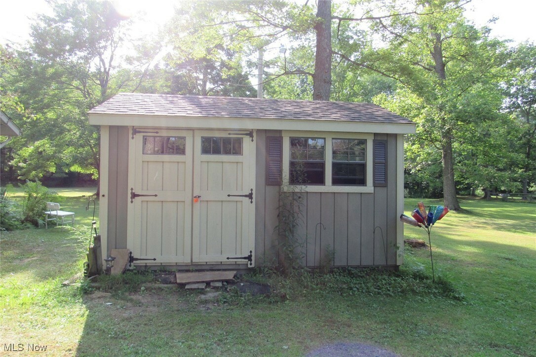 Property Photo:  1630 N County Line Road  OH 44041 