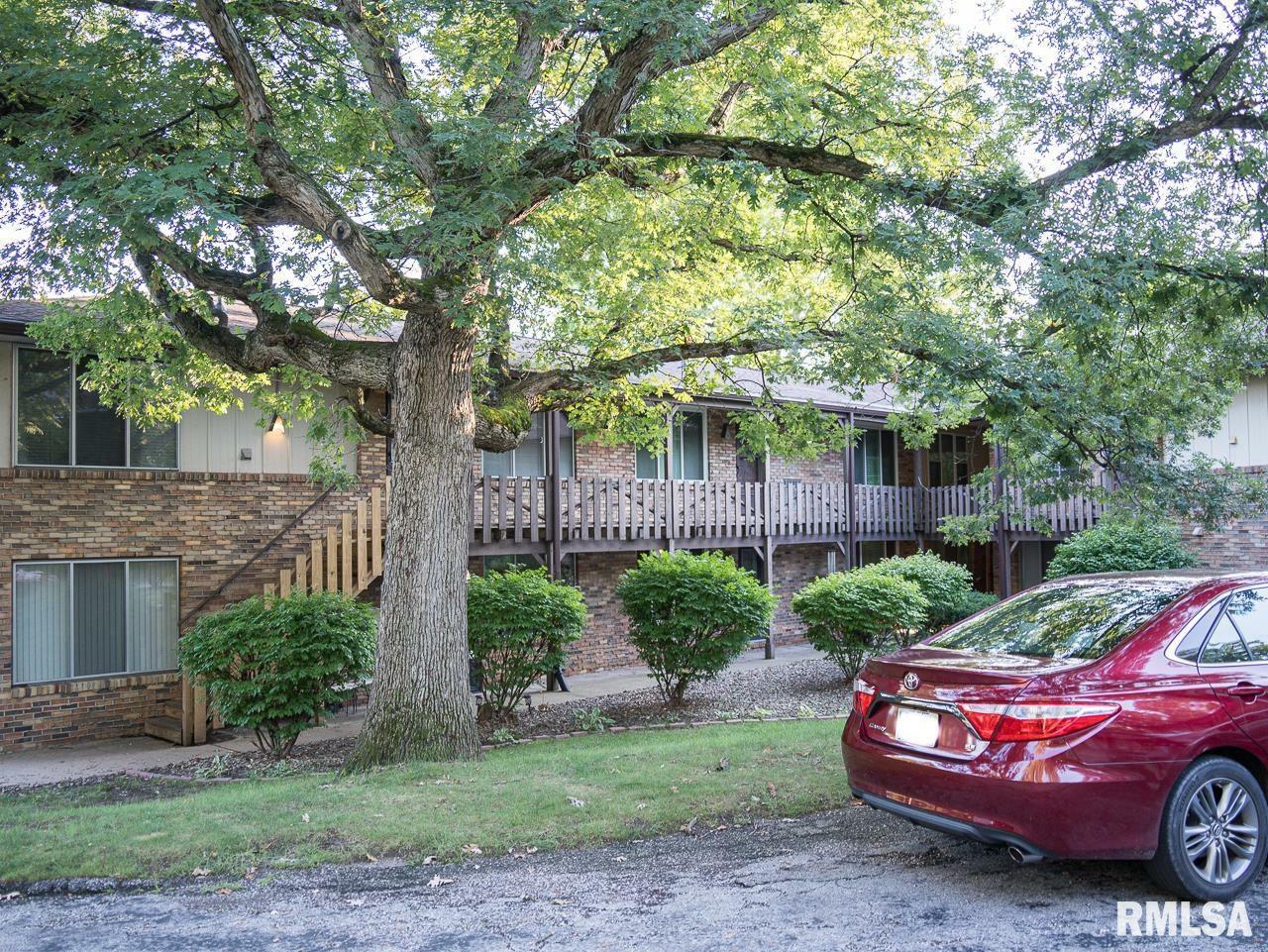 Property Photo:  169 E Oak Cliff Court 104  IL 61614 