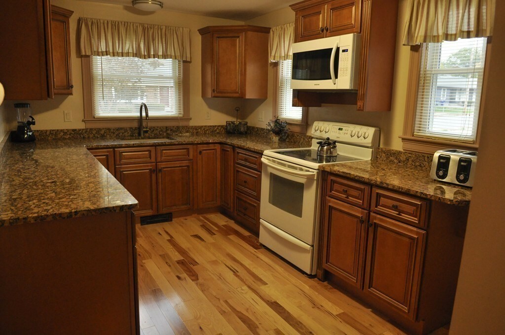 Property Photo:  5 Lenox Circle  MA 01843 