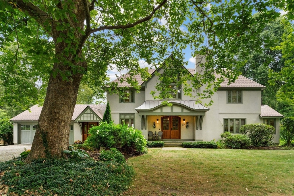 Property Photo: 17 Franklin Rd MA 02420