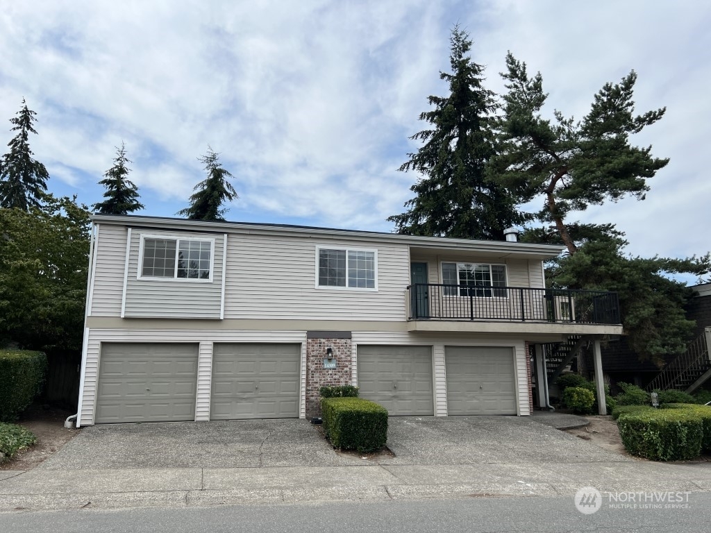 Property Photo:  14309 NE 7th Place 3  WA 98007 