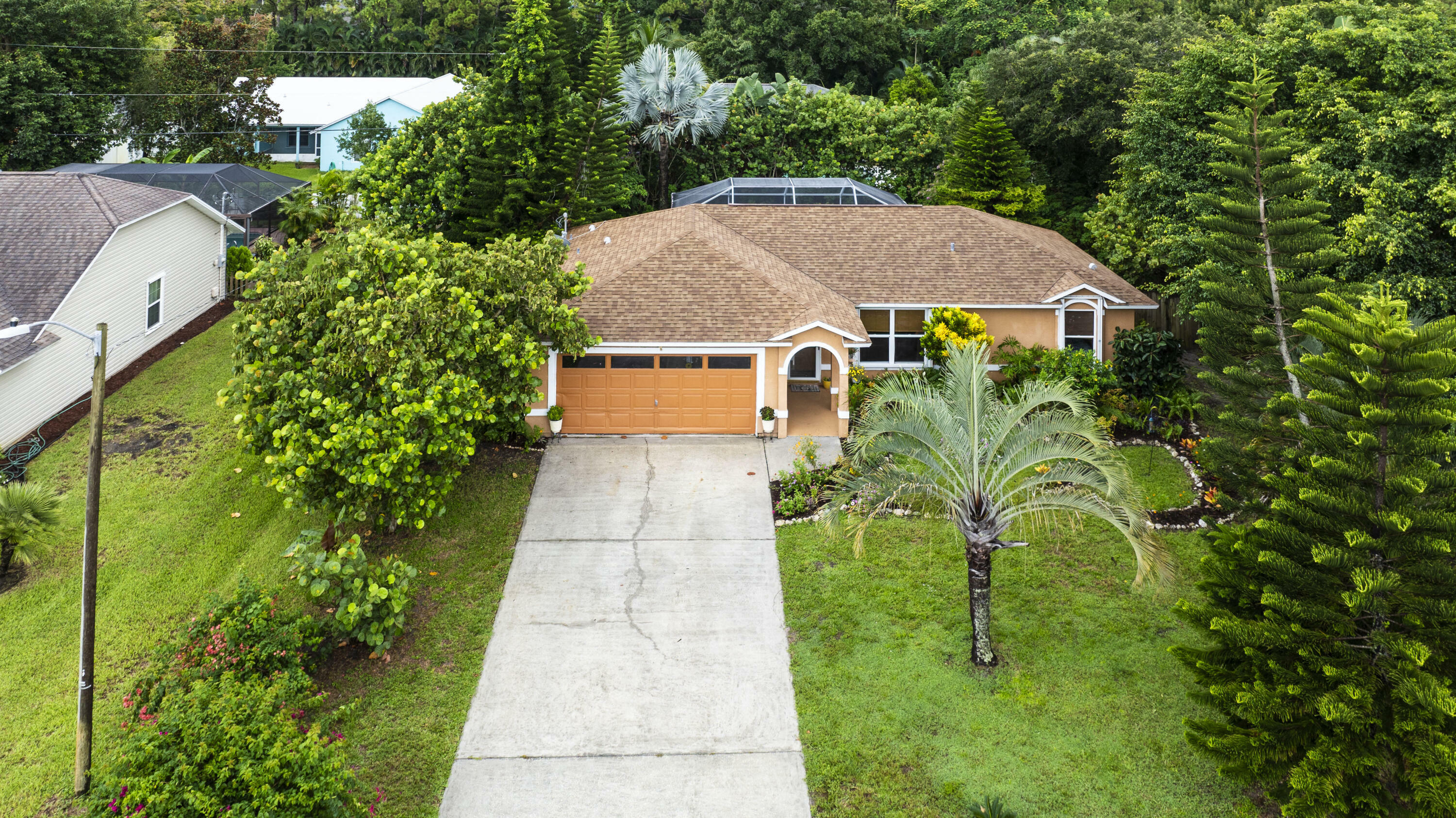 Property Photo:  965 19th Street SW  FL 32962 